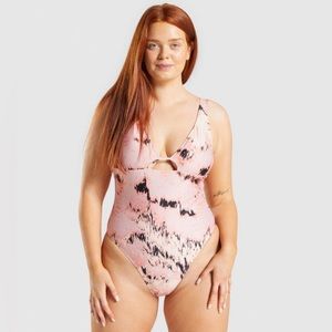 🆕 Gymshark Strappy Back Swimsuit - Light Pink Print